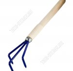 Рыхлитель с дер.черенком L24,5см 3-х зуб,порошков.окрас. (25)