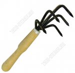 Рыхлитель с дер.черенком L24,5см 5-ти зуб,порошков.окрас. (25)