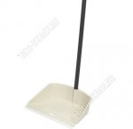 Совок мягкая кромка .24х17см,вертикальн.ручка L71см , белый ротанг (36)