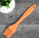 Кисть кулинарная L17см пластиковая ручка,оранжевая